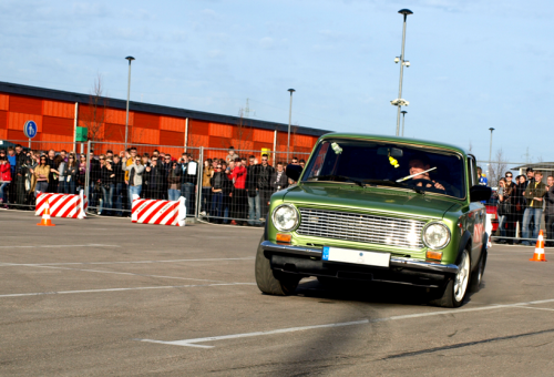 Studentiškas automobilių slalomas 2012 kartu su grupe BIPLAN